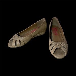 Jellypop Comfort Fit Tan Peep-Toe Flats (size 8)